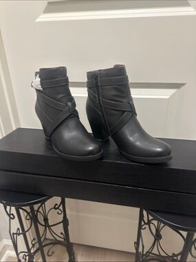 Natural Soul Black Ankle Booties with Wrap Strap Detail